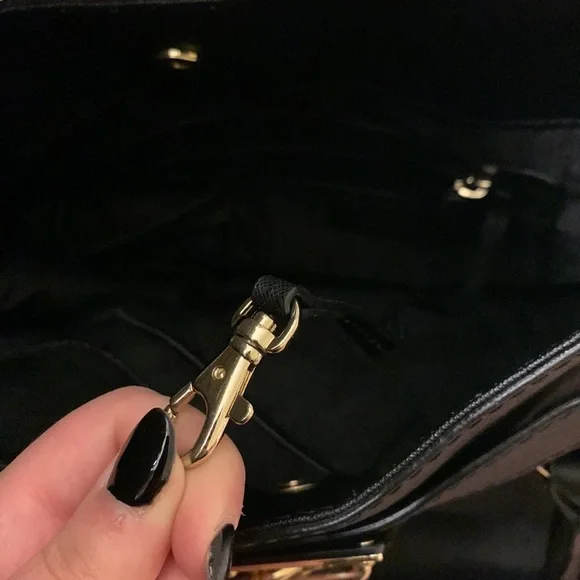 Michael kors purse - Picture 8 of 11